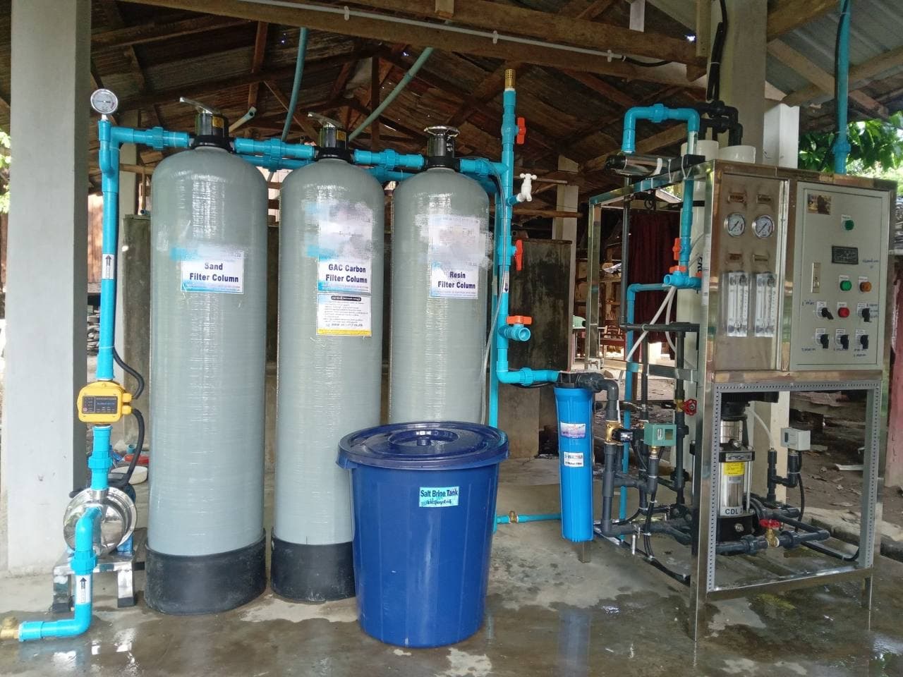 Outdoor commercial RO system — site photo