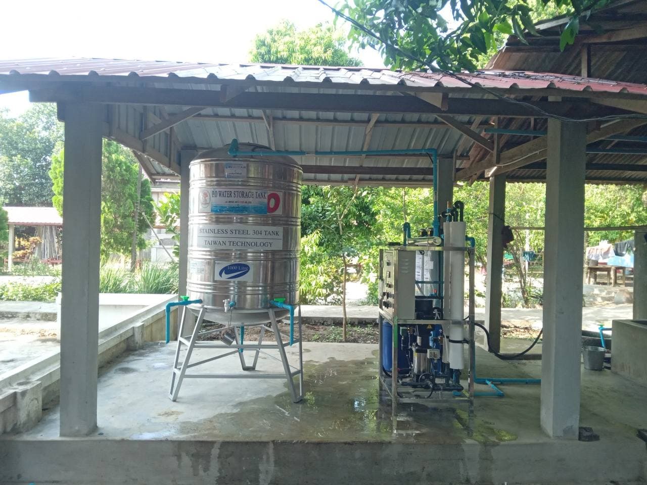Outdoor commercial RO system — site photo