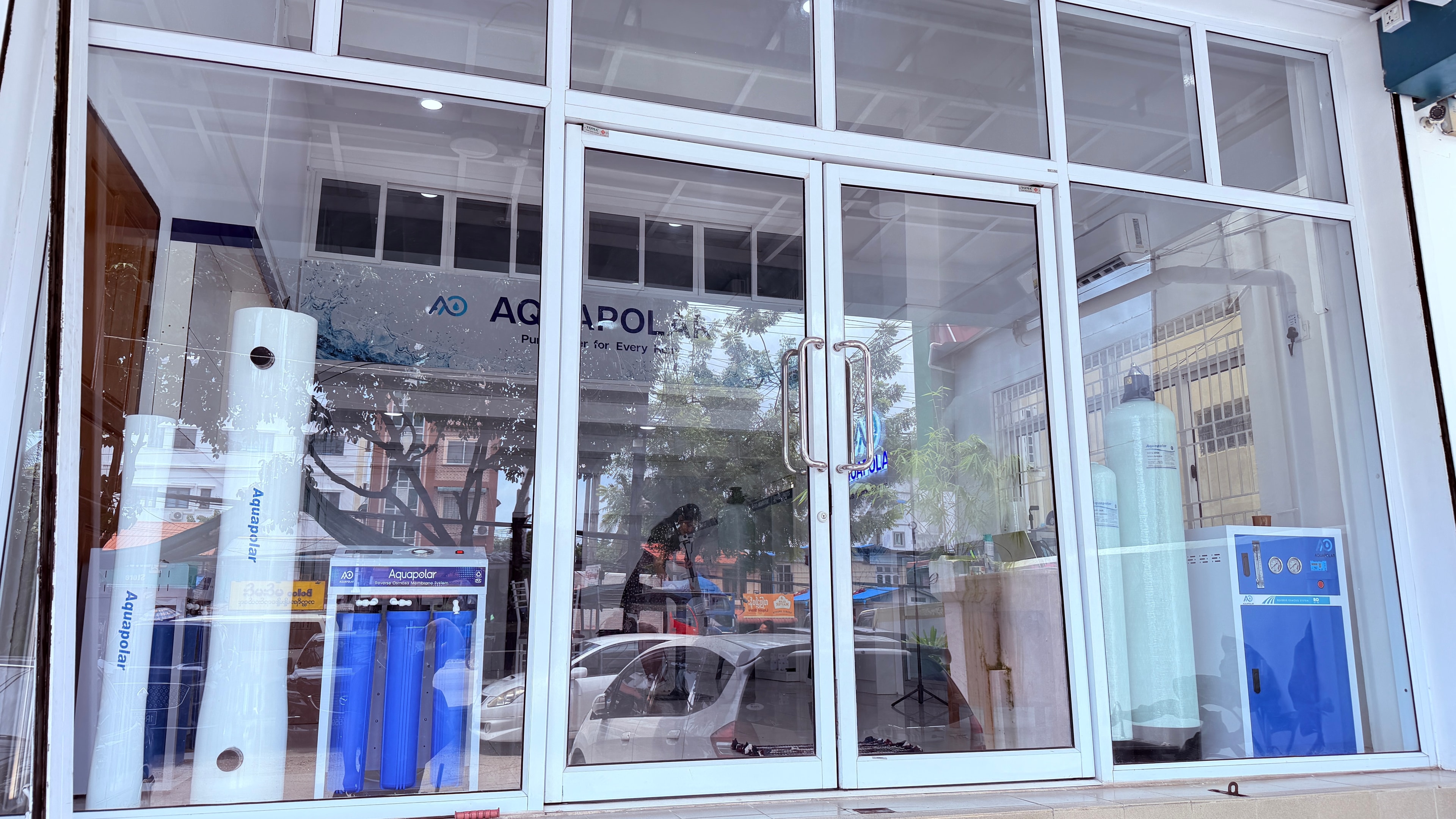 RO machines in the AQUAPOLAR Insein showroom window