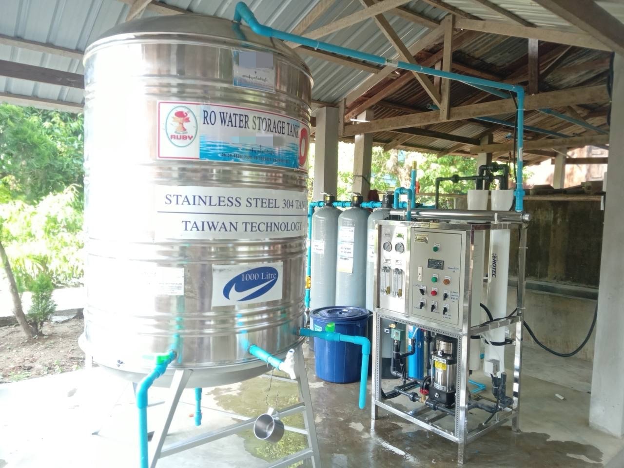 Outdoor commercial RO system