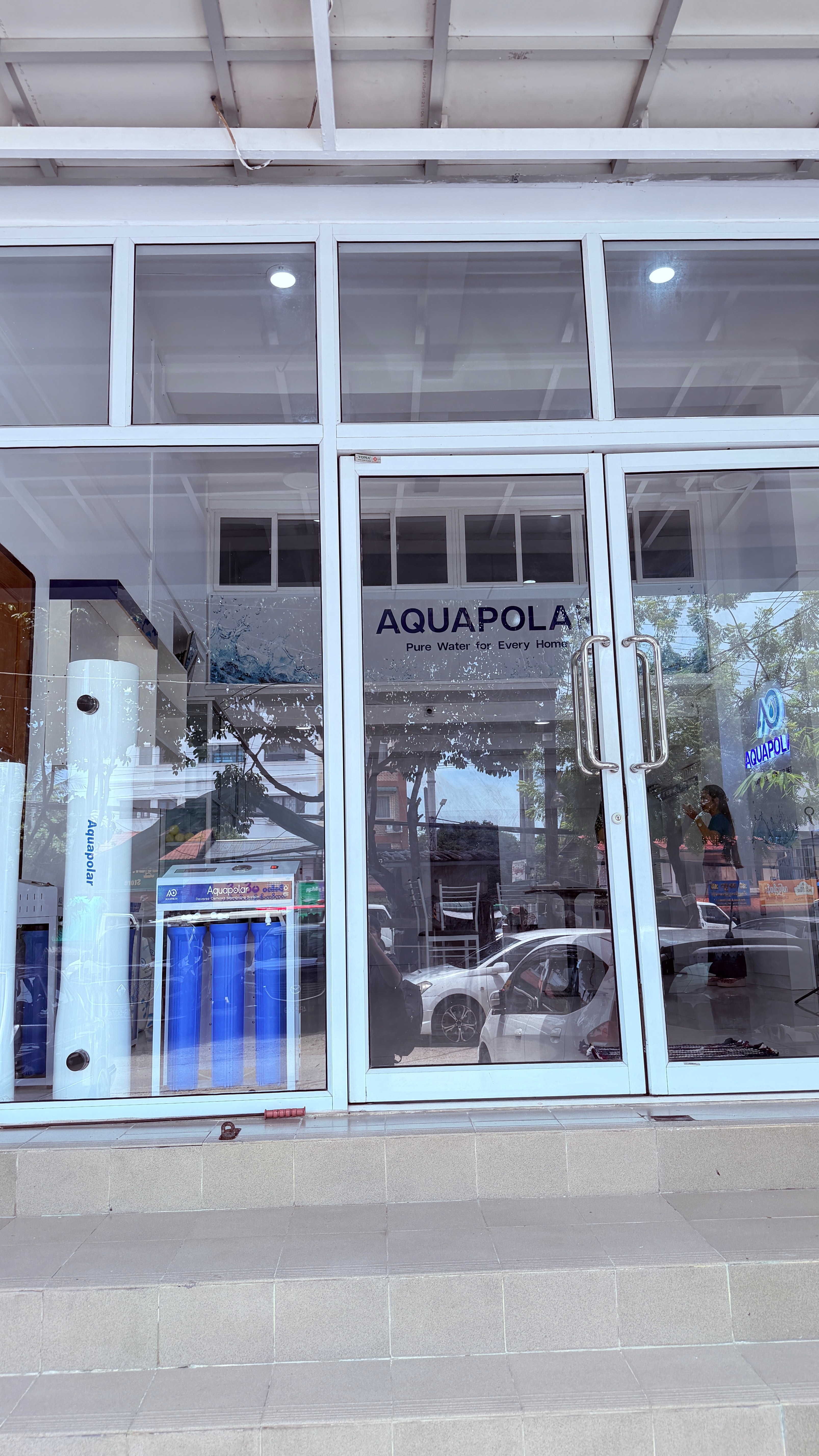 AQUAPOLAR showroom entrance