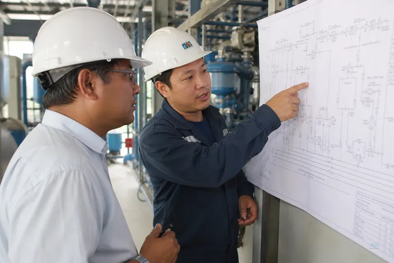 Engineering consult — equipment class on whiteboard, no fake TPH guarantee