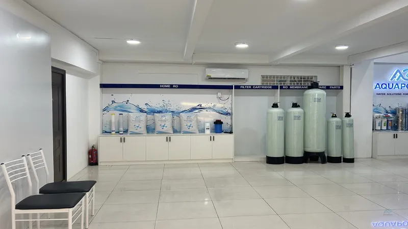 Myanmar buyer asking for claim-safe RO class fit at the AQUAPOLAR showroom