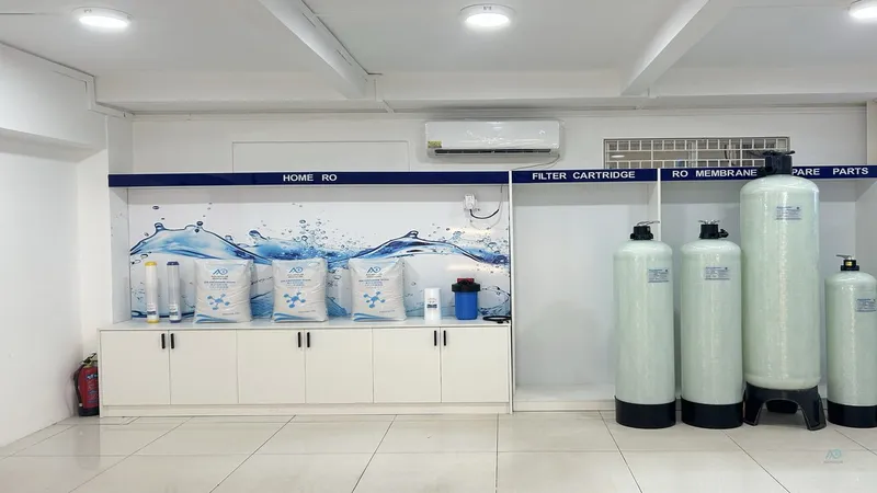 Myanmar homeowner asking for site-specific RO class fit at the AQUAPOLAR showroom