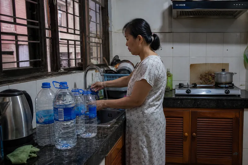 Yangon kitchen peak hour — when purified water feels short